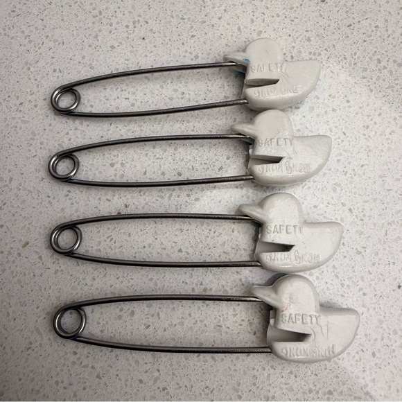 Set of 4 Vintage Duck Diaper Pins Blue and White Nursery Retro Baby - Picture 4 of 6
